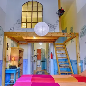Lavender Circus Hostel, Doubles&ensuites Hostel Boedapest